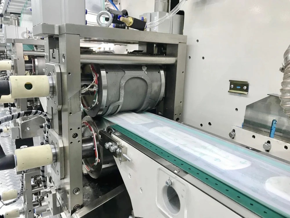 Full Servo Automatic Lifetime Service High Speed Production Line for Women Sanitary Napkin Machine (Copy) - Image 3