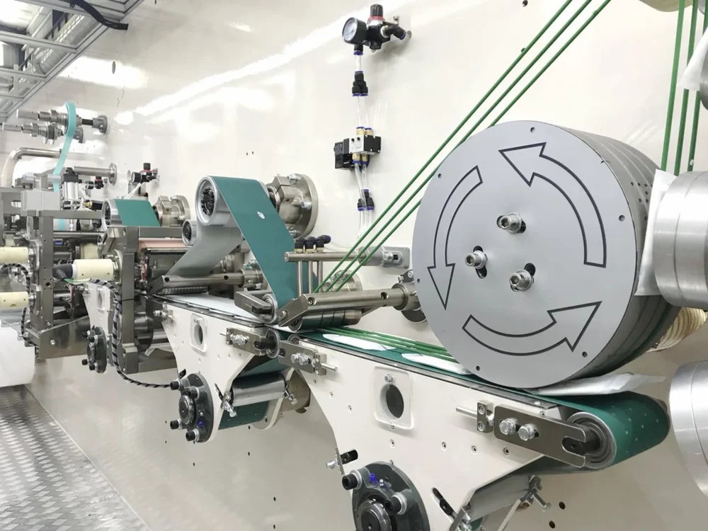 Full Servo Automatic Lifetime Service High Speed Production Line for Women Sanitary Napkin Machine (Copy) - Image 4