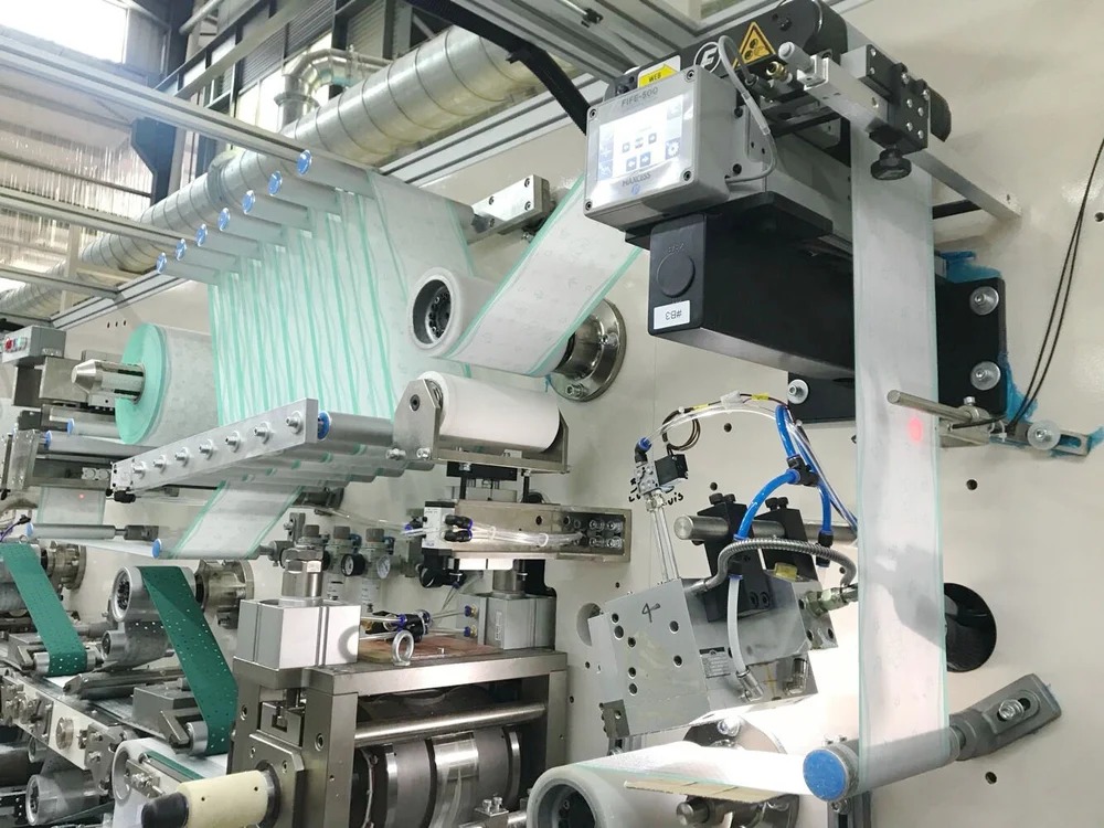 Full Servo Automatic Lifetime Service High Speed Production Line for Women Sanitary Napkin Machine (Copy) - Image 2